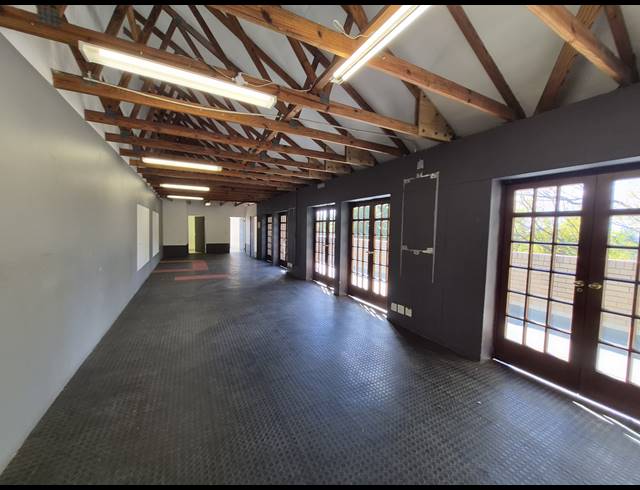 127M² OFFICE TO LET IN PARKMORE